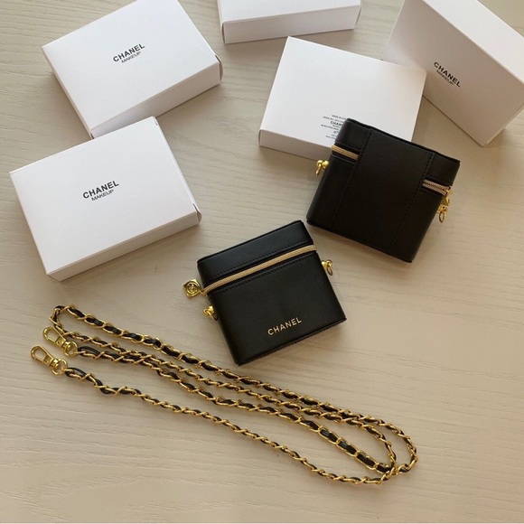 GIFT WITH PURCHASE Chanel Lipstick Black Leather Mini Bag with Gold Chain - Picture 1 of 2
